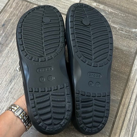 Men’s New crocs classic flip flops size 11 - Picture 6 of 6